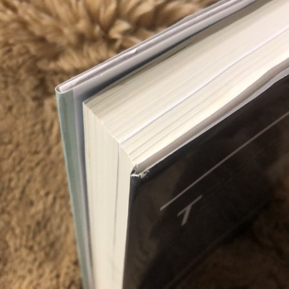 Becoming by Michelle Obama hardcover book - Picture 4 of 4